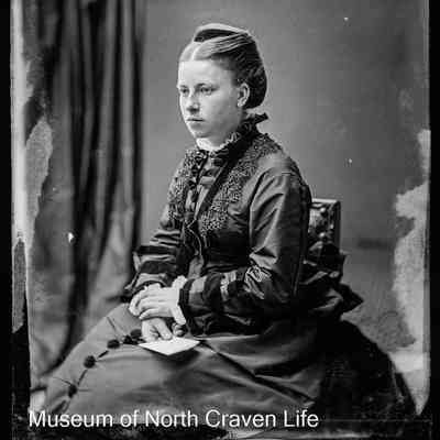 negative, glass plate - Portrait : Miss Mary Thistlethwaite, 1865