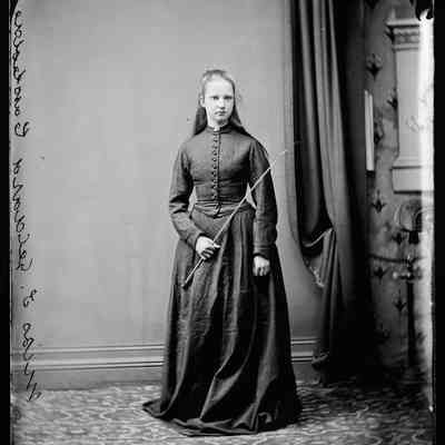 negative, glass plate - Portrait : Miss Lizzy Geldard, Cappelside