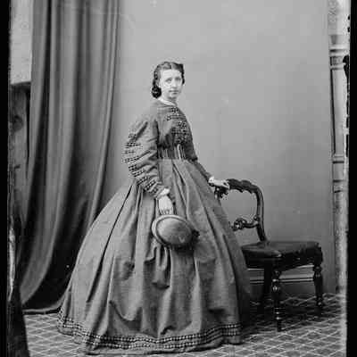 negative, glass plate - Portrait : Miss/Mrs Annie Welchman ? Settle, 1867