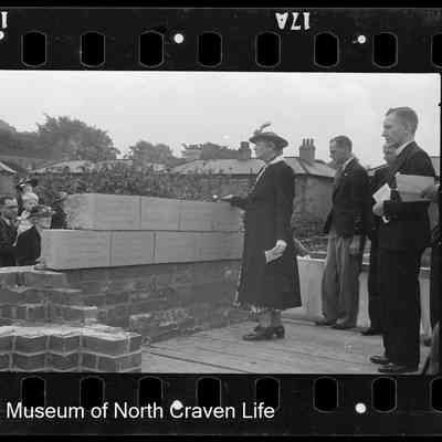negative, roll film - Group portrait (strip of two)