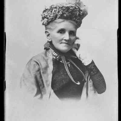 negative, glass plate - Portrait : Woman