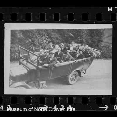 negative, roll film - Portrait : People in a Charabanc
