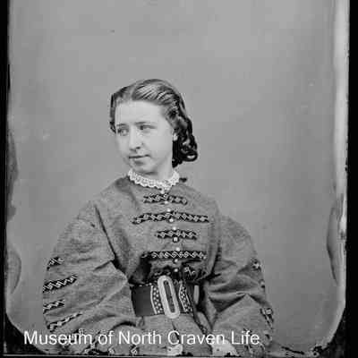 negative, glass plate - Portrait : Miss/Mrs Annie Welchman ?