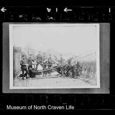negative, roll film - Portrait : Group of soldiers with artillery, 1914-18