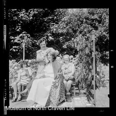 negative, sheet film - Portrait : Carnival Queen