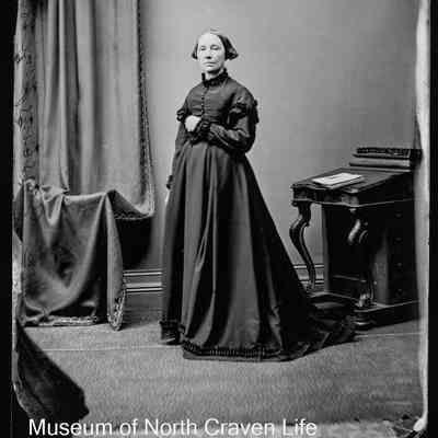 negative, glass plate - Portrait : Mrs Garstang, 1867