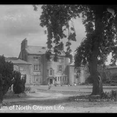 negative, sheet film - Ashfield Hotel, Settle (Exterior)
