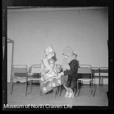 negative, sheet film - Stage drama : Two young performers