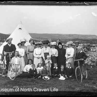 negative, glass plate - Portrait : Group of people Camp 1 of 2