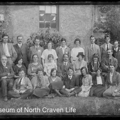 negative, glass plate - Portrait : Group of Men and Women 1 of 2