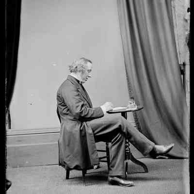 negative, glass plate - Portrait : Man seated at a table
