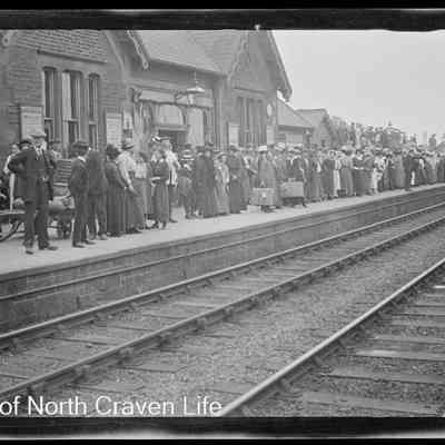 negative, sheet film - Kitchener's Army 1914 Settle leaving Station 13 of 15