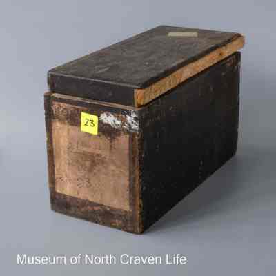 box, wooden -