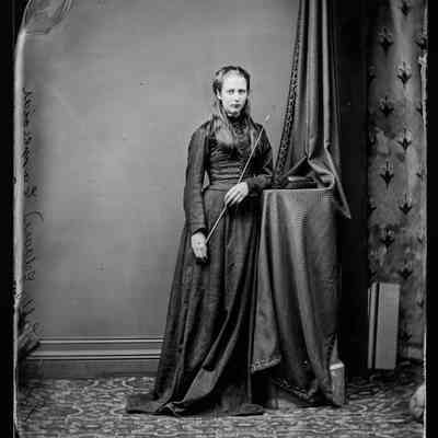 negative, glass plate - Portrait : Miss Sally Geldard, Cappleside, 1867