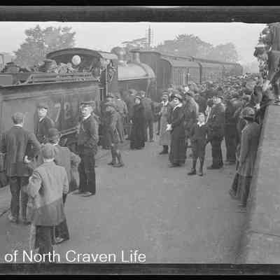 negative, sheet film - Kitchener's Army 1914 Settle leaving Station 11 of 15