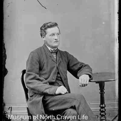 negative, glass plate - Portrait : Young man seated at a table