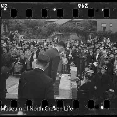 negative, roll film - Group portrait (strip of two)