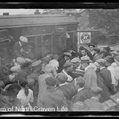 negative, sheet film - Kitchener's Army 1914 Settle leaving Station 10 of 15
