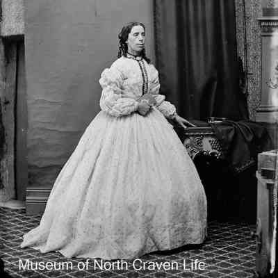 negative, glass plate - Portrait : Miss Harvey, 1865
