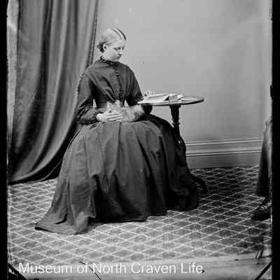 negative, glass plate - Portrait : Young woman seated at a table