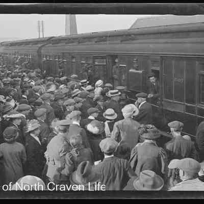 negative, sheet film - Kitchener's Army 1914 Settle leaving Station 9 of 15