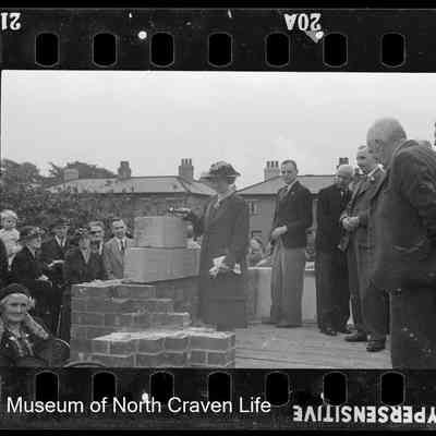 negative, roll film - Group portrait (strip of two)