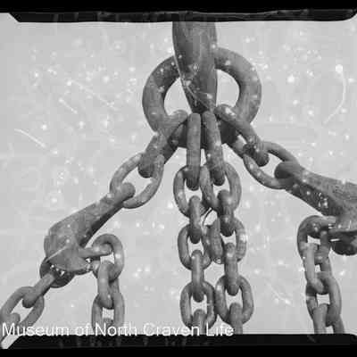 negative, sheet film - Hellifield British Rail (Station) : Chains