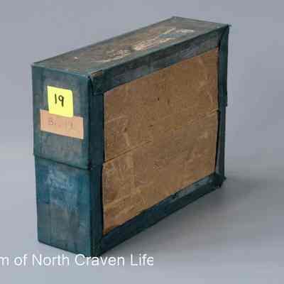 box, wooden -