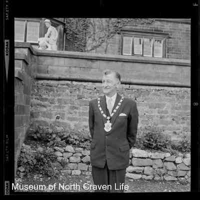 negative, sheet film - Settle : Grant of Arms July 1965 (19 of 32)