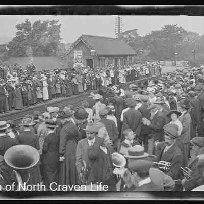 negative, sheet film - Kitchener's Army 1914 Settle leaving Station 4 of 15