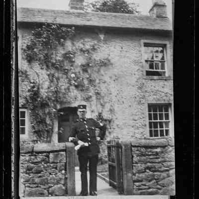 negative, glass plate - Portrait : Policeman at Gate