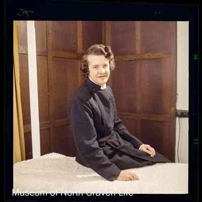 negative, sheet film - Portrait : Cleric in robes