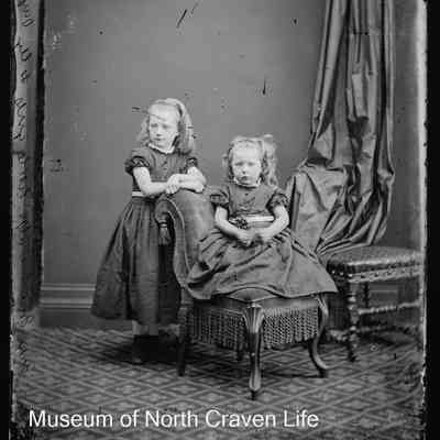negative, glass plate - Portrait : Mrs Metcalfe's Little Girls, 1870