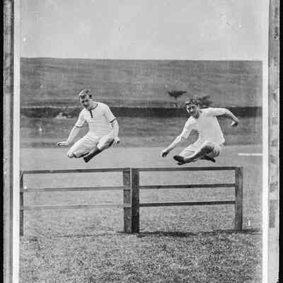 negative, glass plate - Portrait : Men Hurdlers