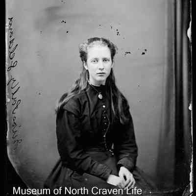 negative, glass plate - Portrait : Miss Sally Geldard, Cappelside