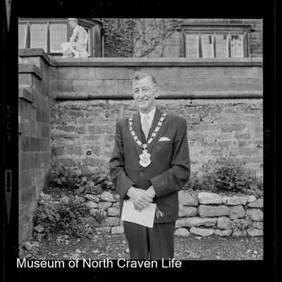 negative, sheet film - Settle : Grant of Arms July 1965 (16 of 32)
