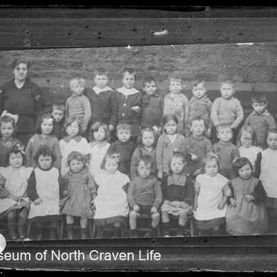 negative, glass plate - Portrait : Group of Children (School)