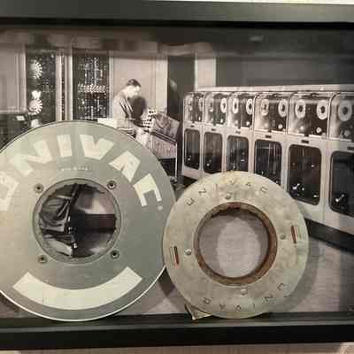 1951- Univac I - 6&8" ALUMINUM MEMORY REEL WITH 1/2in BRONZE TAPE **