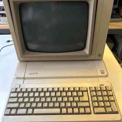 1983- Apple IIe (8/2024)