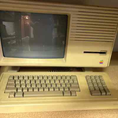 1983- Apple Lisa 2 (2/2024)