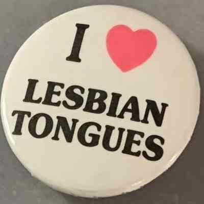 I love Lesbian tongues