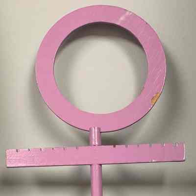 Wimminswood Jewelry Holder