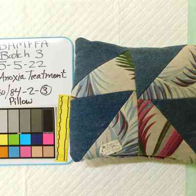 Pillow (Half-Square Triangles)