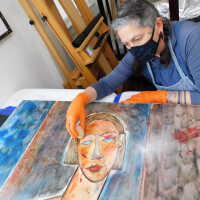          Seated female figure picture number 22
