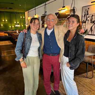 kleinkinderen Mare en Tessa in restaurant noordwijk