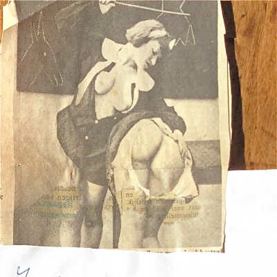 1982-07-25 Grootvader Ab met praatje bij een plaatje.