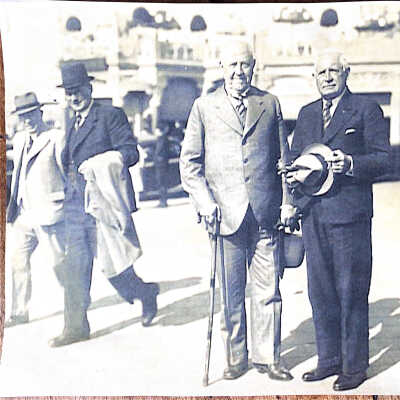 Arij Dirkzwager (1873-1954) + de heer Cöster in Scheveningen