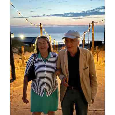 Aadje & Vera samen op het strand in Noordwijk
