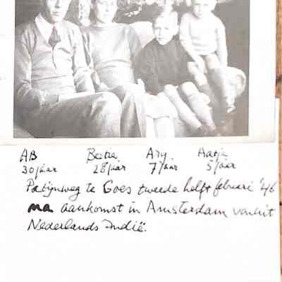 Ab & Bertie met de zonen aangekomen in Amsterdam vanui Ned-Indië