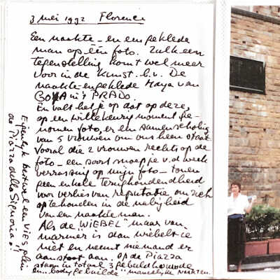 1992-05-03 Aadje poseert voor de naakte David van Michelangelo.